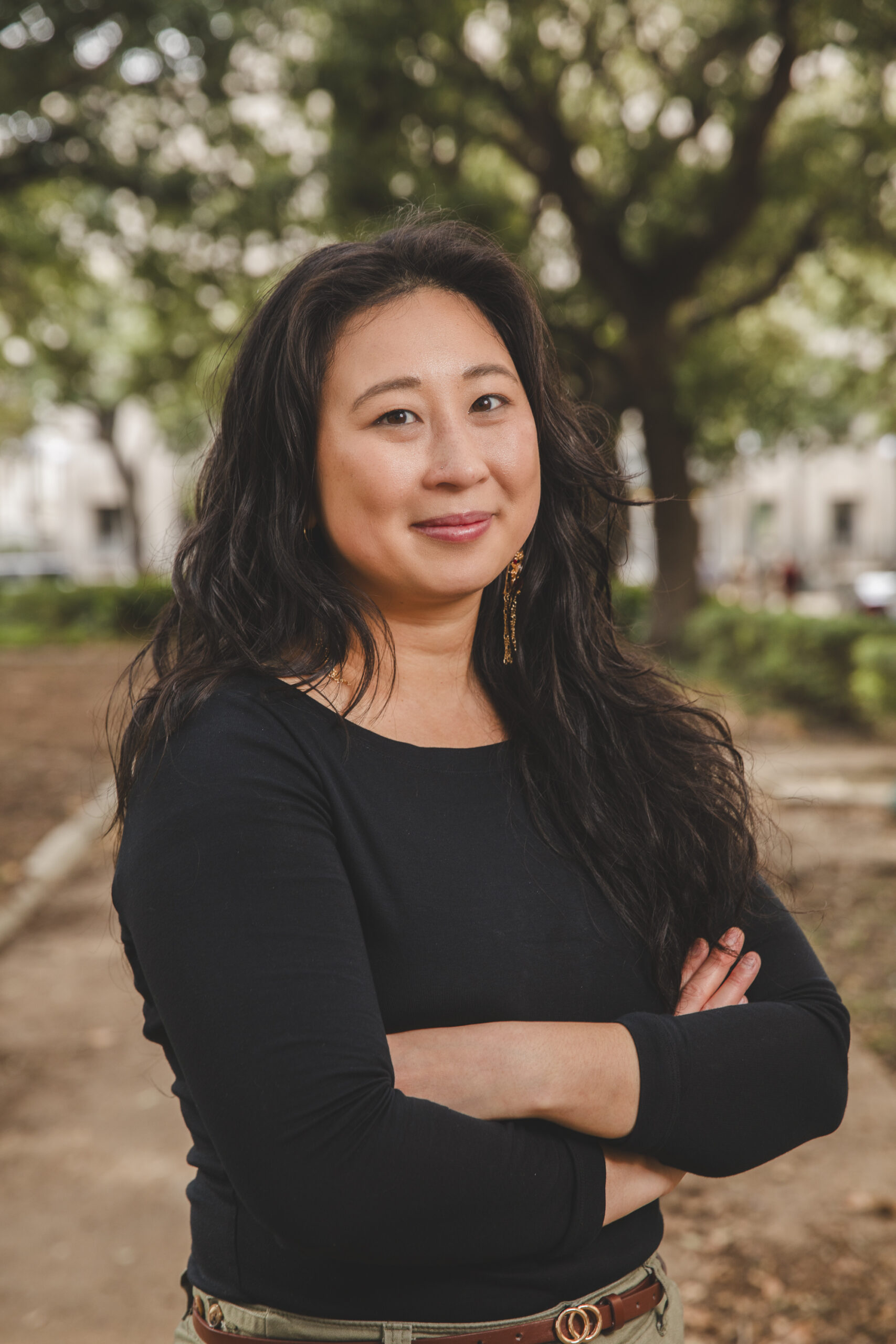 Headshot for Amanda Hwu. Amanda wears a black long sleeve shirt and has her arms crossed in front of her.